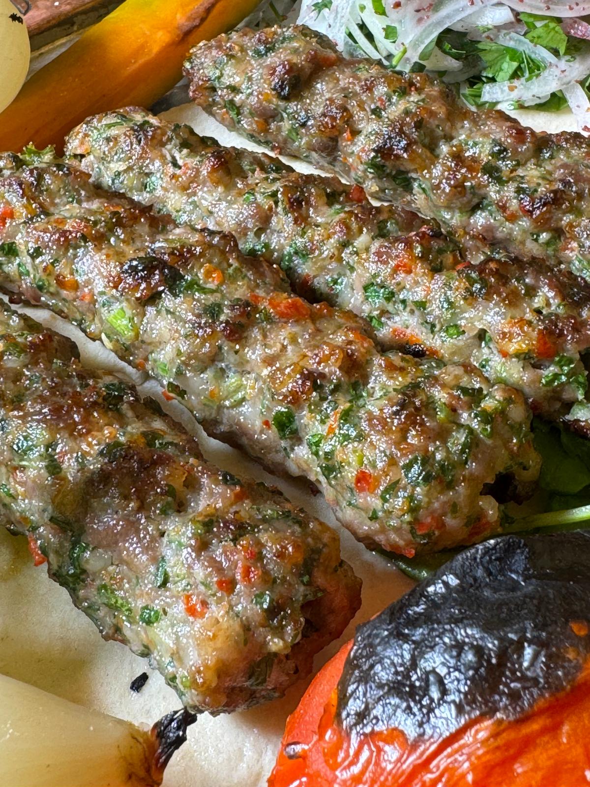 Antep Adana kebabı yakın çekim