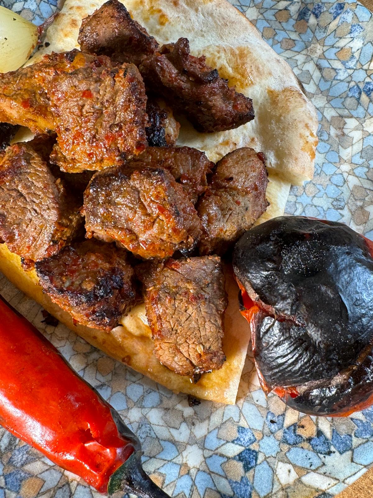 Antep usulü küşleme ciğer kebabı meşe közünde