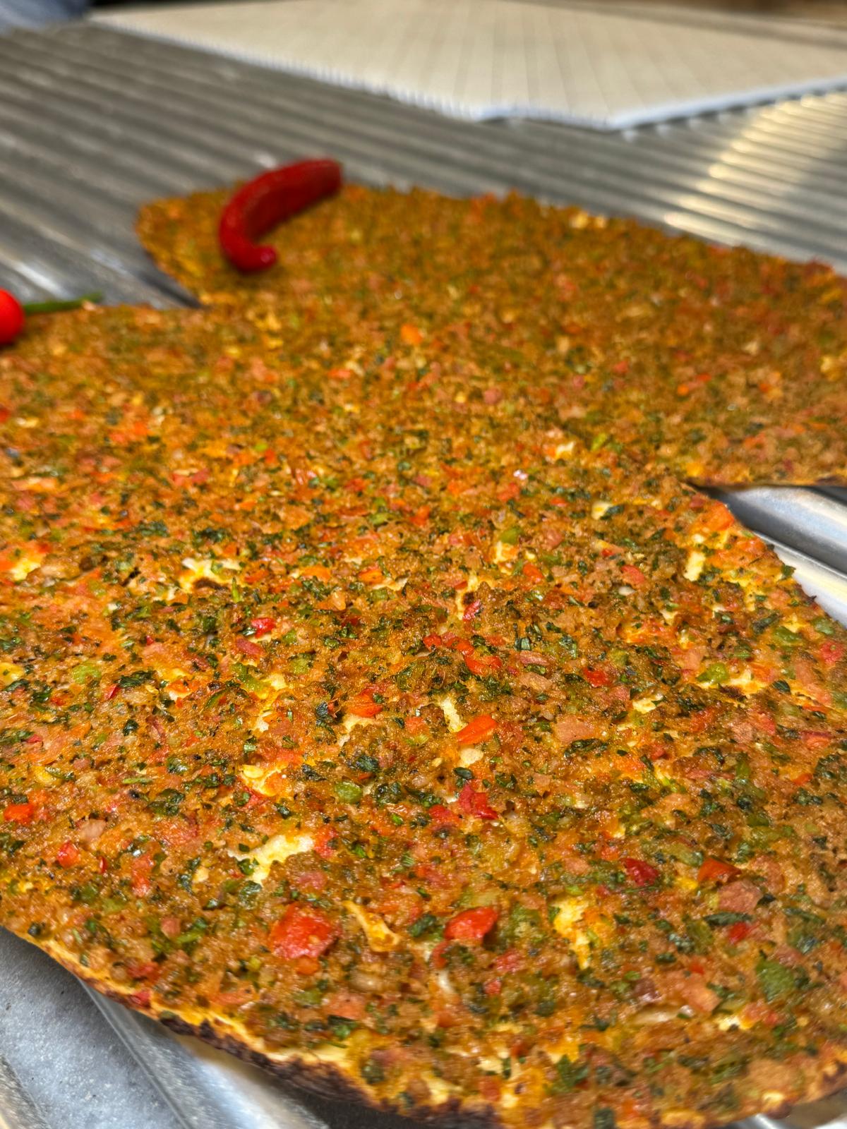 Antep usulü taş fırın lahmacunu