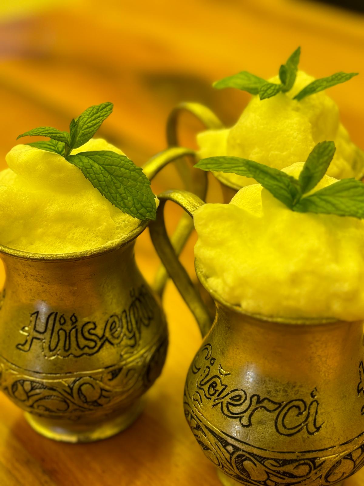 Ciğerci Hüseyin markalı bakır kupada ayran